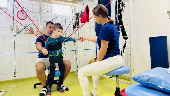 15.10.2024 - Martinko so vzácnym neliečiteľným syndrómom rehabilituje v Centre Liberta 